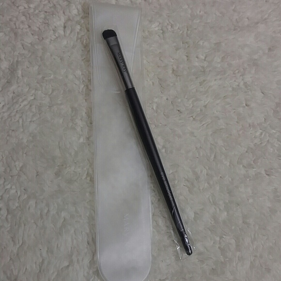 Mary Kay Other - 2/$12 MK Eye Smudger Brush